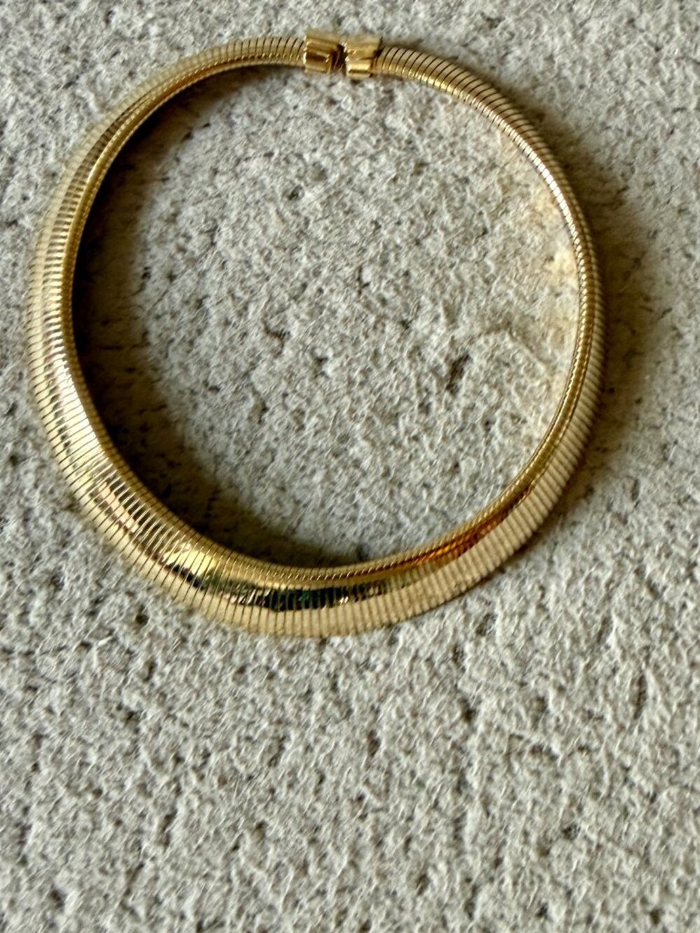 Vintage Gold Tone Omega Collar Necklace Wide Flexible Choker Statement 14” - Picture 4 of 6